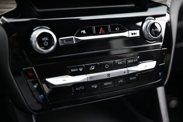 Used 2022 Ford Explorer Limited w/ Equipment Group 301A image 38