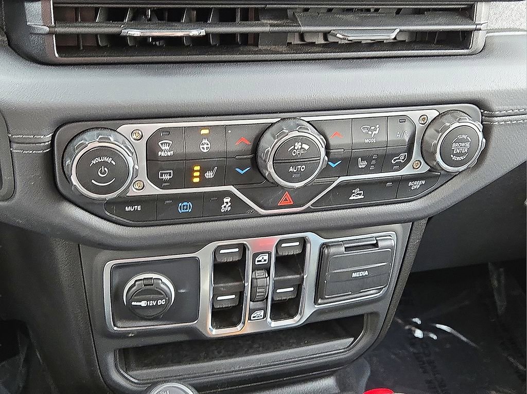 Used 2025 Jeep Wrangler Sahara 4xe image 28