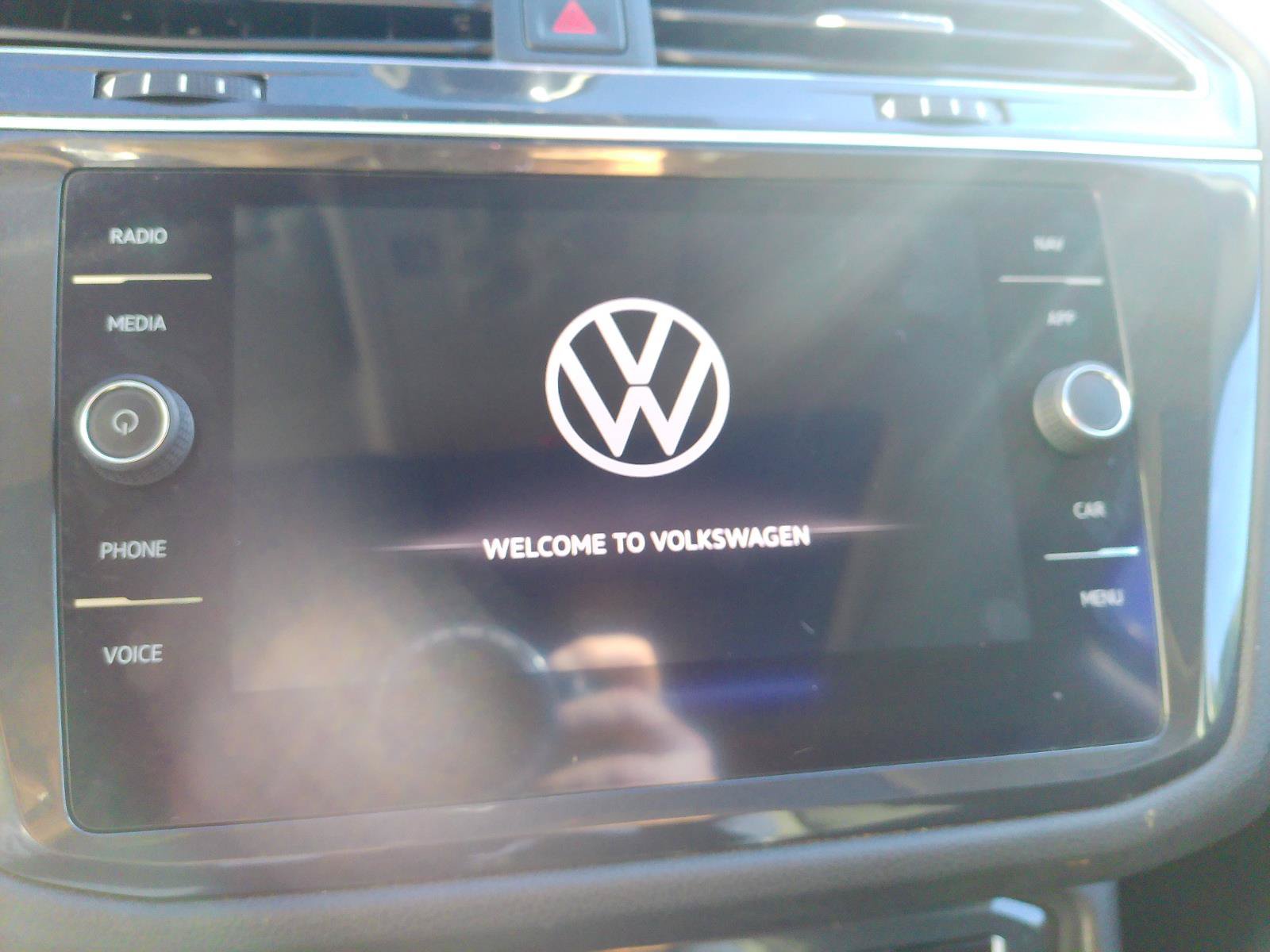 Used 2021 Volkswagen Tiguan SEL AWD/4WD image 9