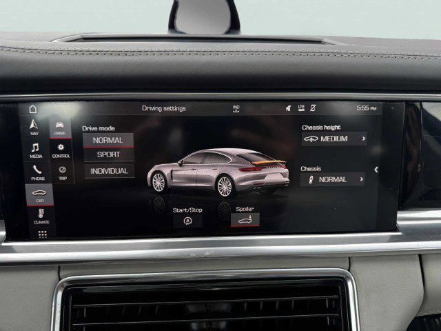 Used 2017 Porsche Panamera image 32