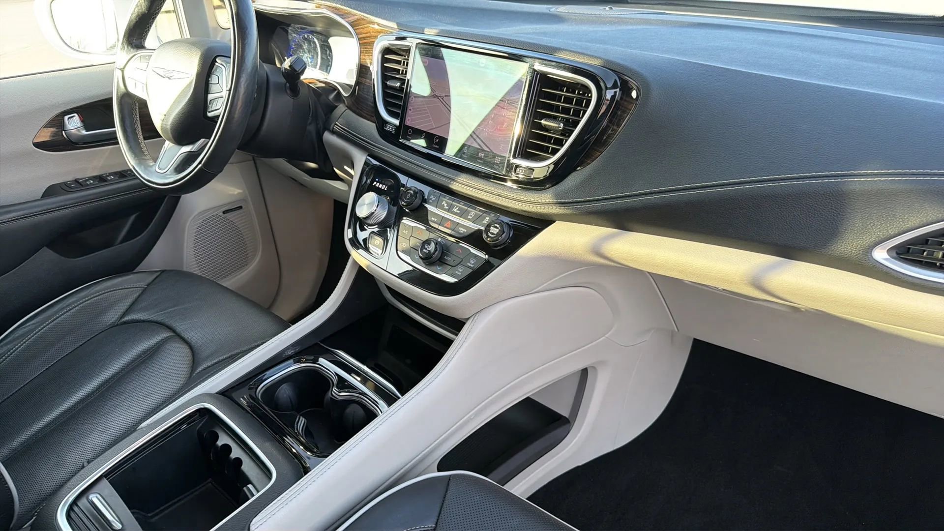 Used 2022 Chrysler Pacifica Limited image 65