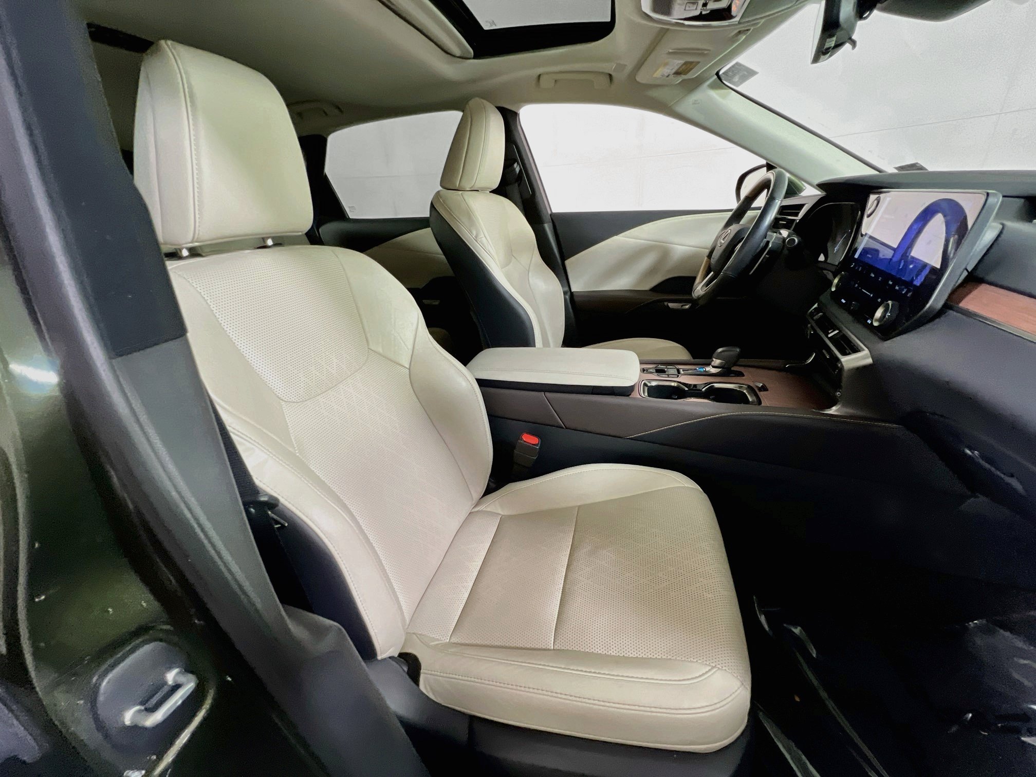 Used 2023 Lexus RX 350 Premium Plus w/ Accessory Package AWD/4WD image 28