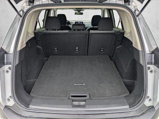 Used 2023 Nissan Rogue SV image 6