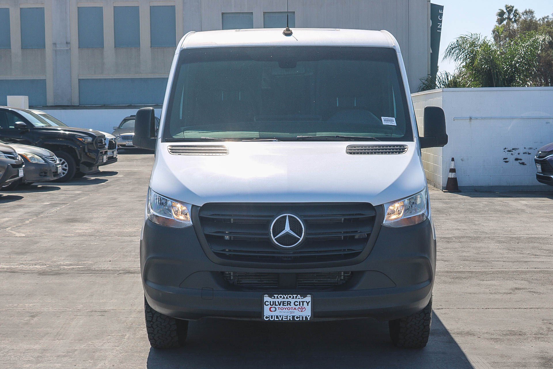 Used 2019 Mercedes-Benz Sprinter 144 Cargo image 2
