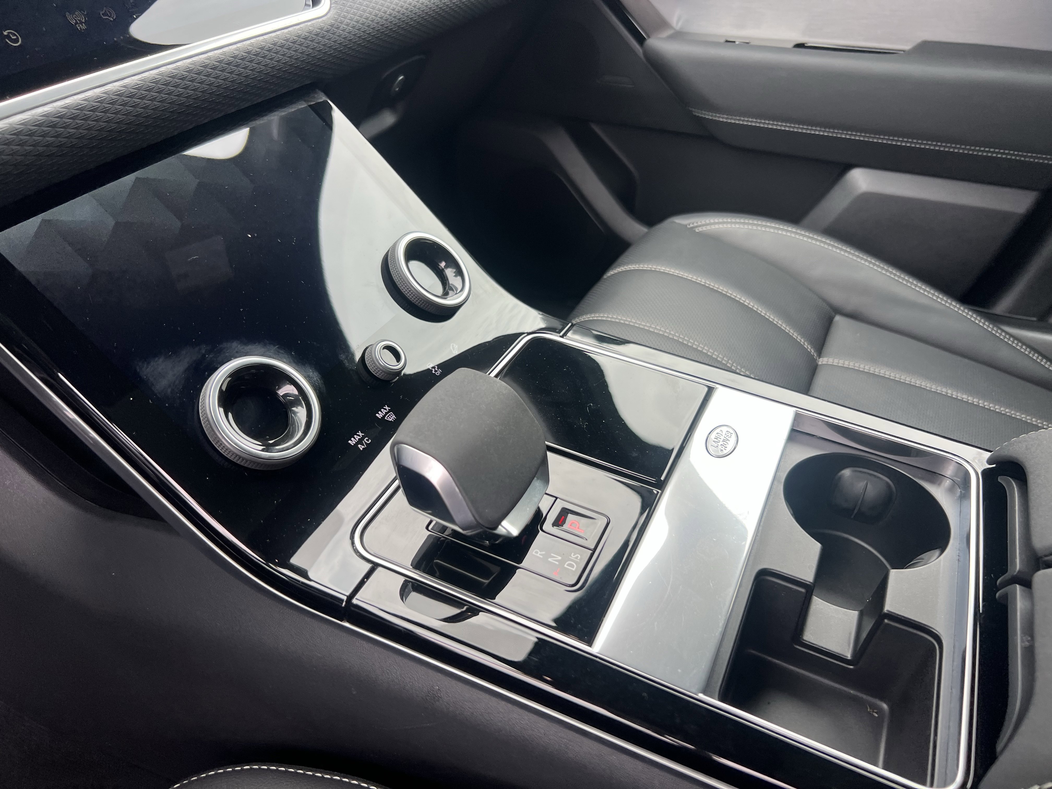 Certified 2023 Land Rover Range Rover Velar R-Dynamic S image 26