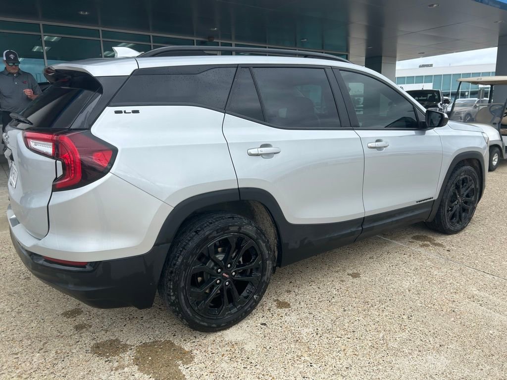 Used 2022 GMC Terrain SLE w/ Driver Convenience Package FWD image 11