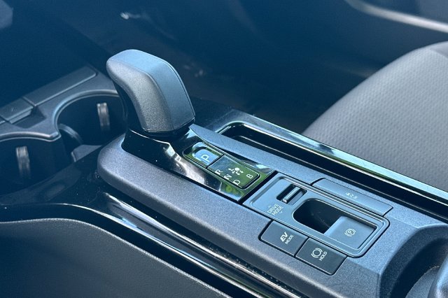 Certified 2025 Toyota Prius LE FWD image 26
