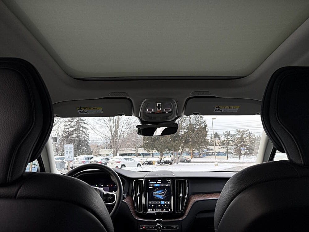 Used 2024 Volvo XC60 B5 Plus image 12