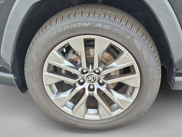 Used 2020 Toyota RAV4 Limited FWD image 21