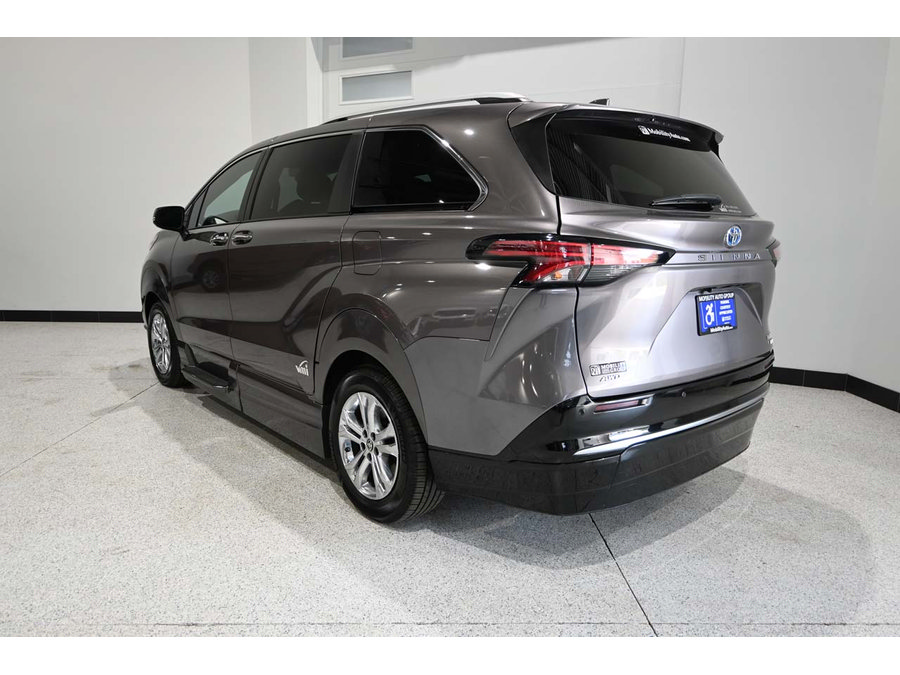 Used 2022 Toyota Sienna Platinum AWD/4WD image 8