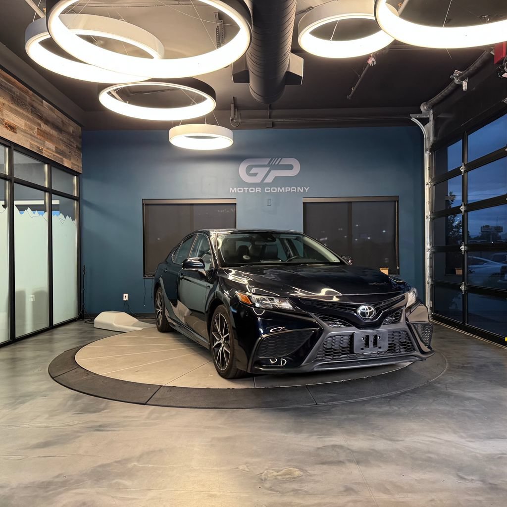 Used 2021 Toyota Camry SE AWD/4WD image 1