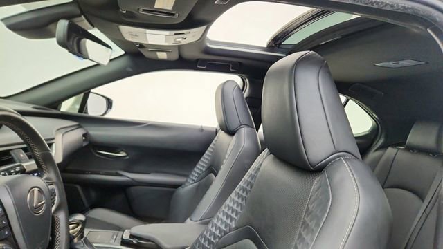 Used 2019 Lexus UX 200 FWD image 32