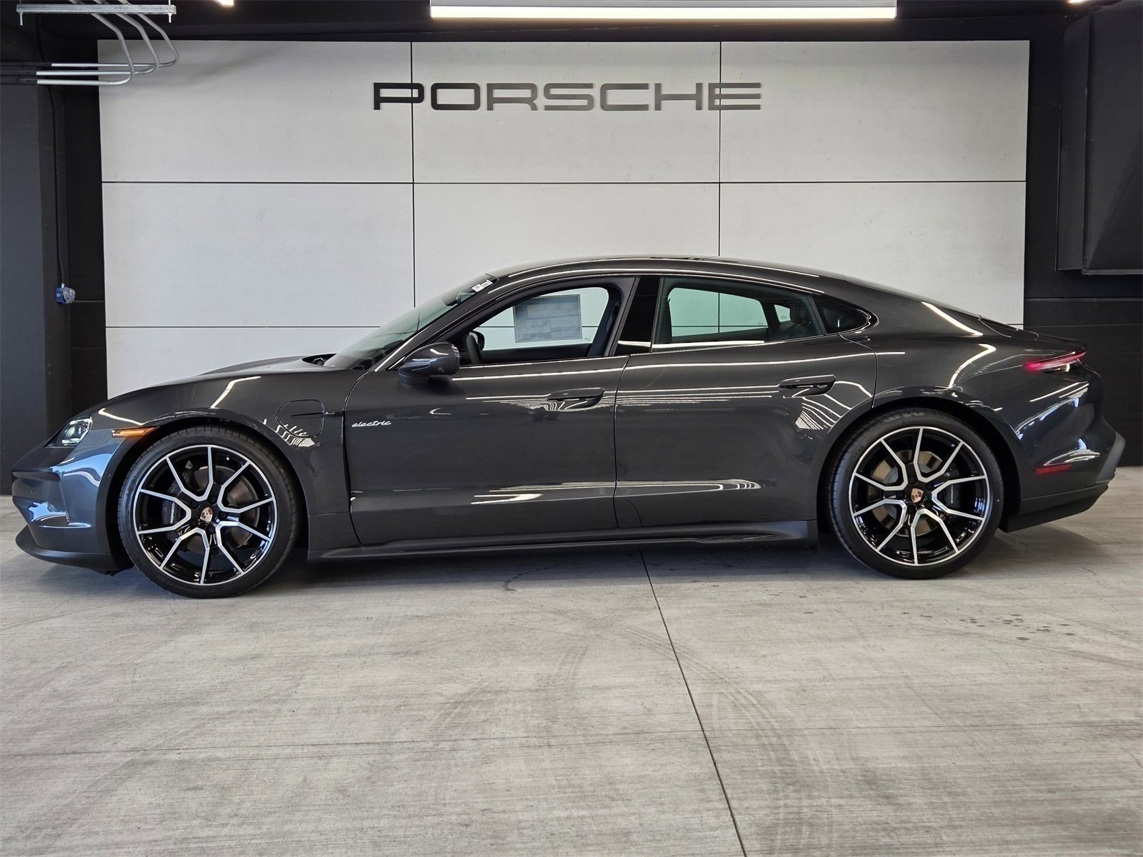 Used 2025 Porsche Taycan image 2