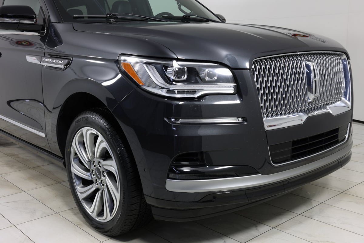Used 2023 Lincoln Navigator Reserve AWD/4WD image 38