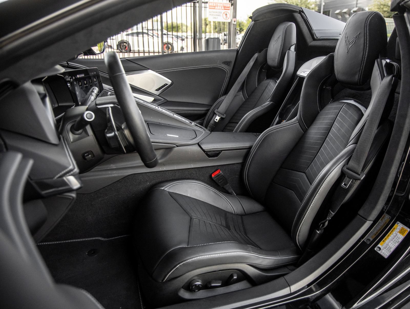 Used 2024 Chevrolet Corvette Stingray Premium Conv w/ Z51 Performance Package RWD image 21