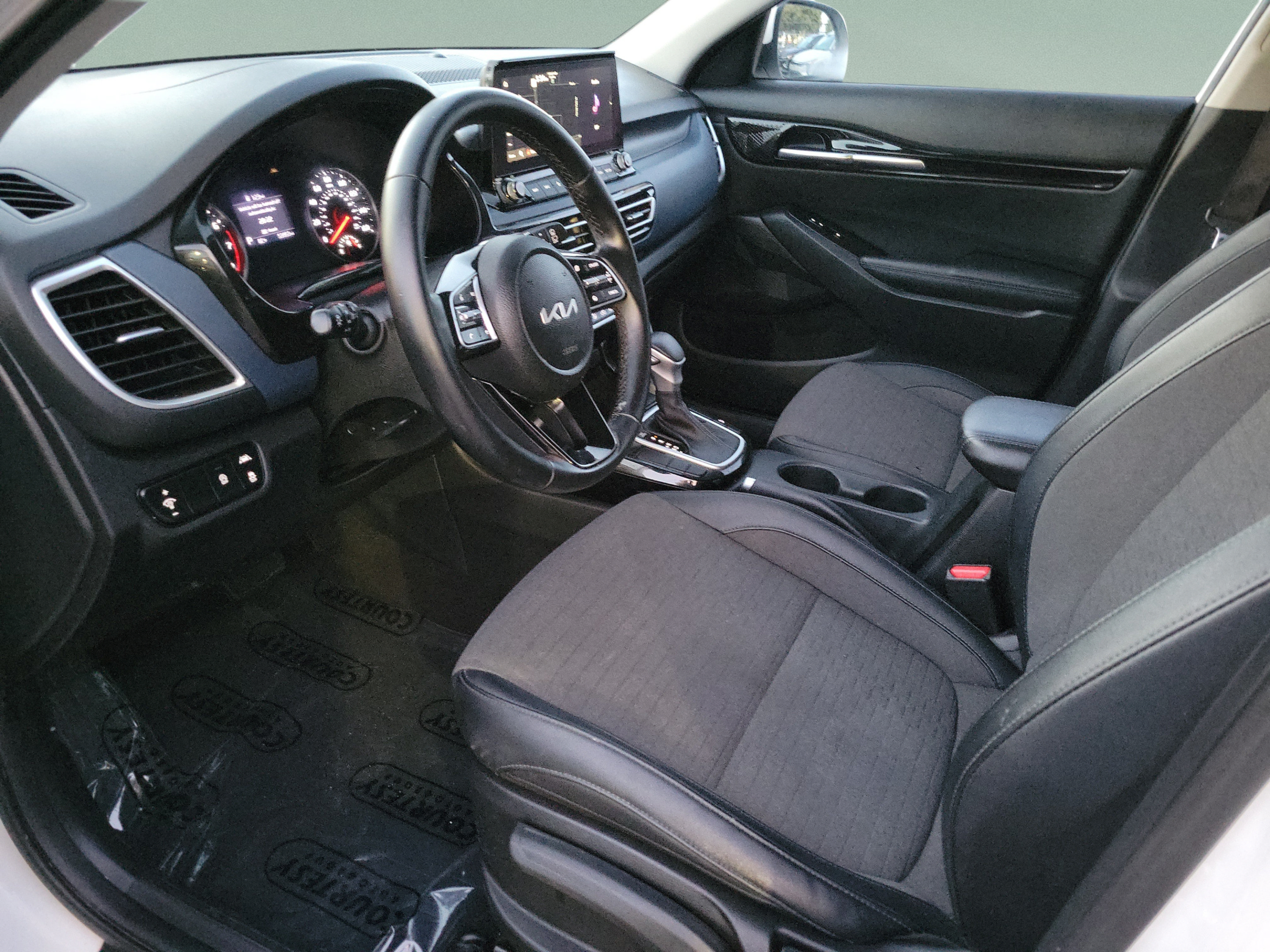 Certified 2023 Kia Seltos S w/ Navigation Package FWD image 18