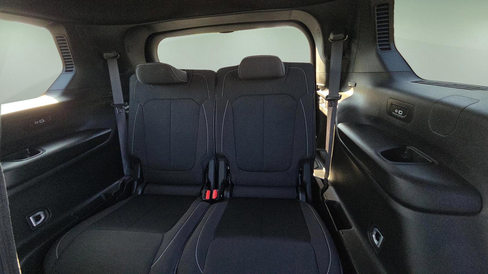 Used 2024 Jeep Grand Cherokee L Laredo w/ Luxury Tech Group I image 15