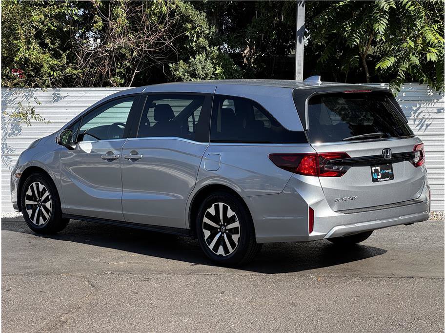 Used 2025 Honda Odyssey EX-L image 3