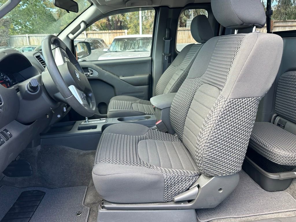 Used 2017 Nissan Frontier SV image 8