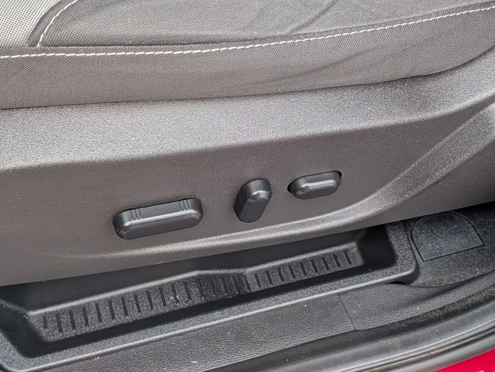 Used 2015 Ford Escape SE FWD image 17