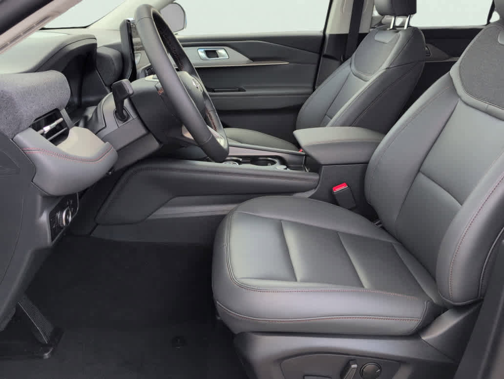 New 2025 Ford Explorer Active w/ Active Comfort Package image 9