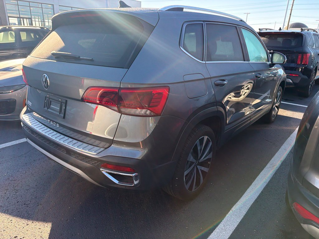 Used 2024 Volkswagen Taos SE FWD image 3