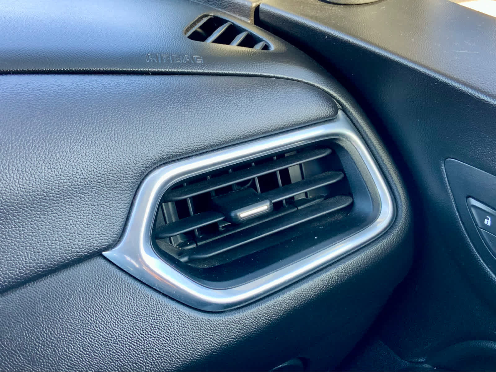 Used 2020 Chevrolet Equinox LT image 45