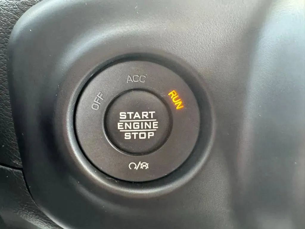 Used 2021 Jeep Wrangler Unlimited Sahara AWD/4WD image 25