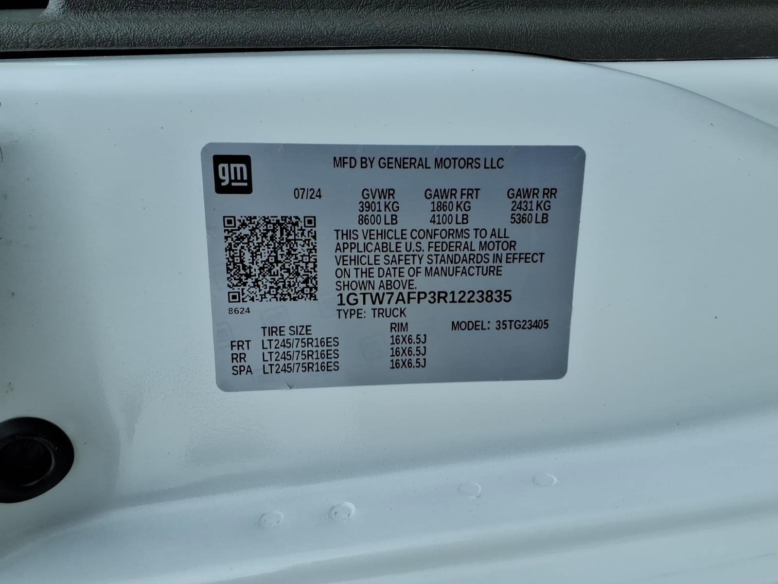 Used 2024 GMC Savana 2500 w/ Driver Convenience Package RWD image 21