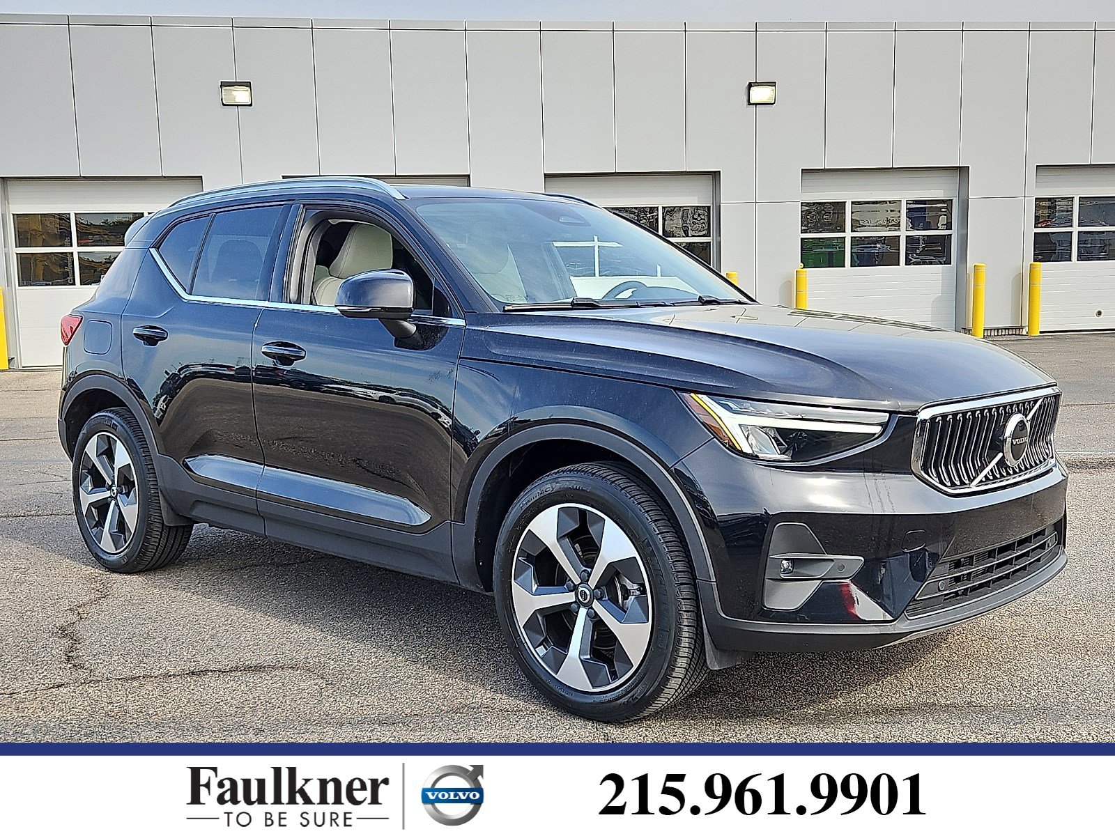 Certified 2023 Volvo XC40 B5 Plus w/ Climate Package image 1