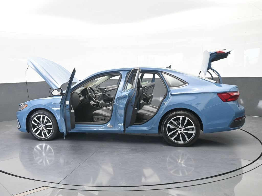 Used 2025 Volkswagen Jetta SE FWD image 70