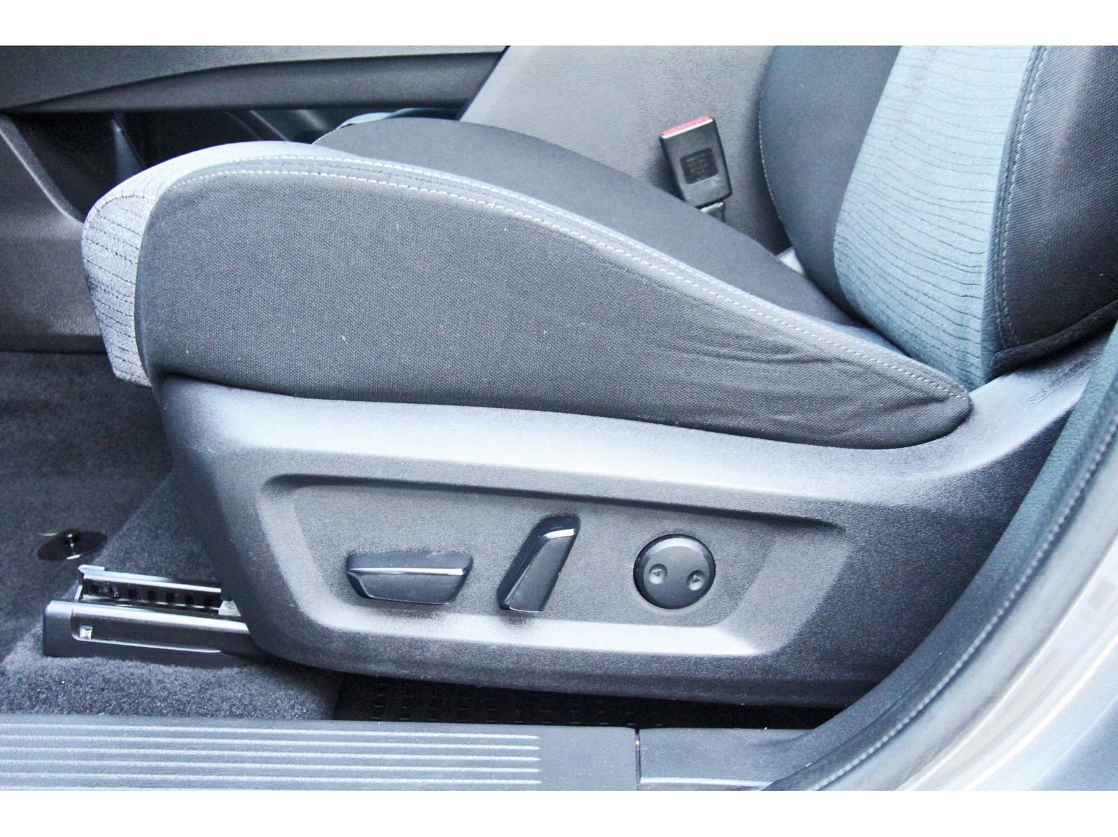 Used 2023 Nissan Rogue SV image 28