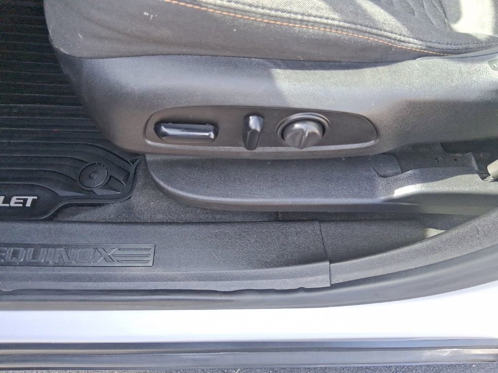 Used 2020 Chevrolet Equinox LT image 19