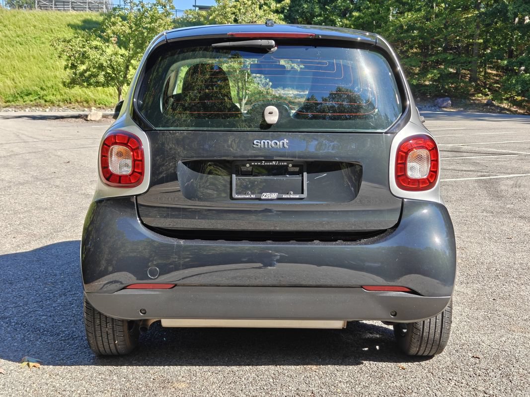 Used 2016 smart fortwo Prime RWD image 4