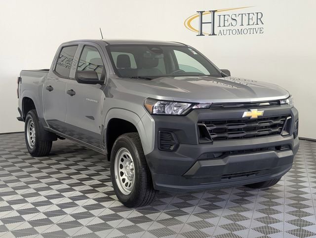 Used 2023 Chevrolet Colorado W/T RWD image 2