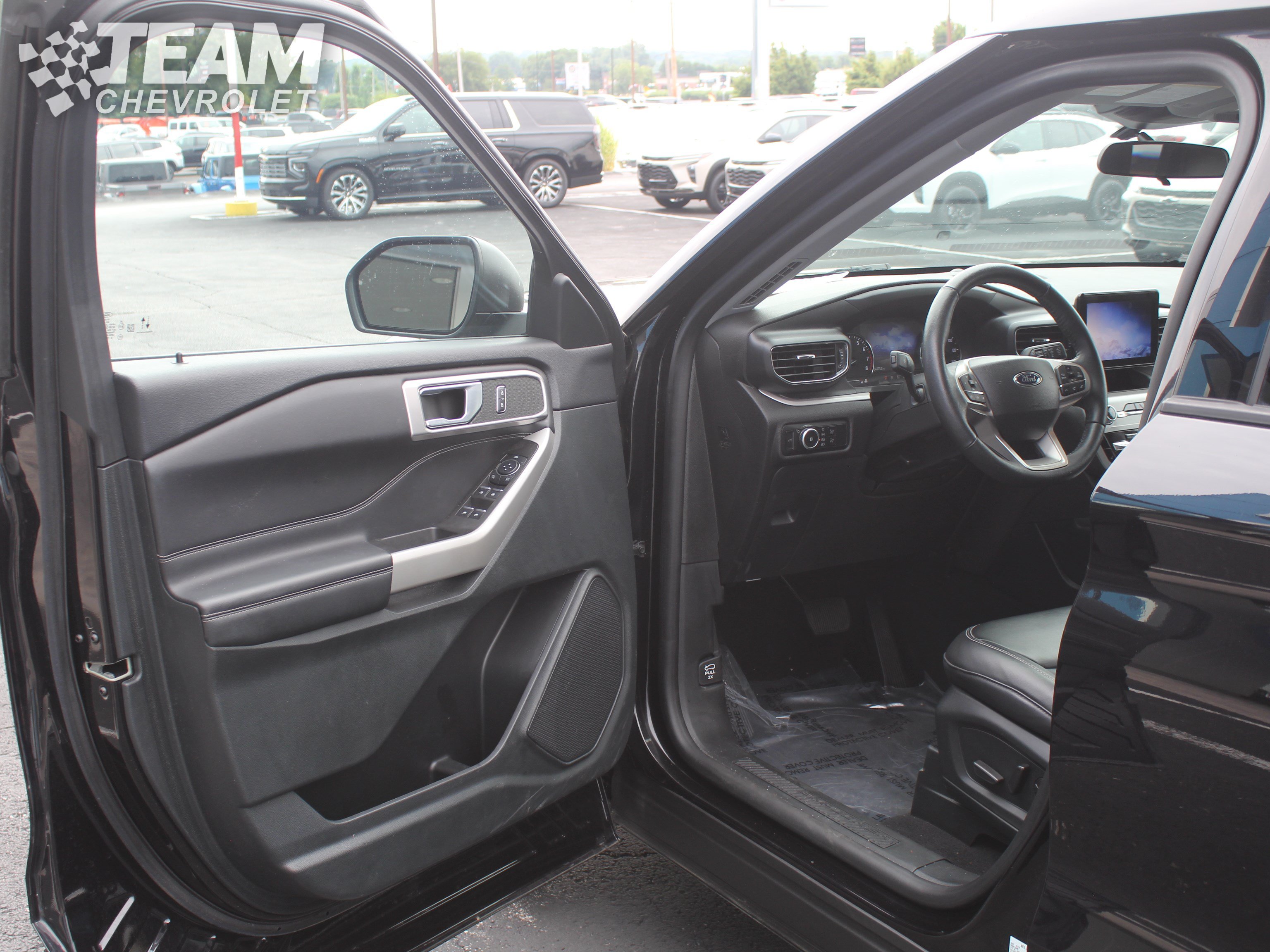 Used 2024 Ford Explorer XLT w/ Equipment Group 202A AWD/4WD image 10