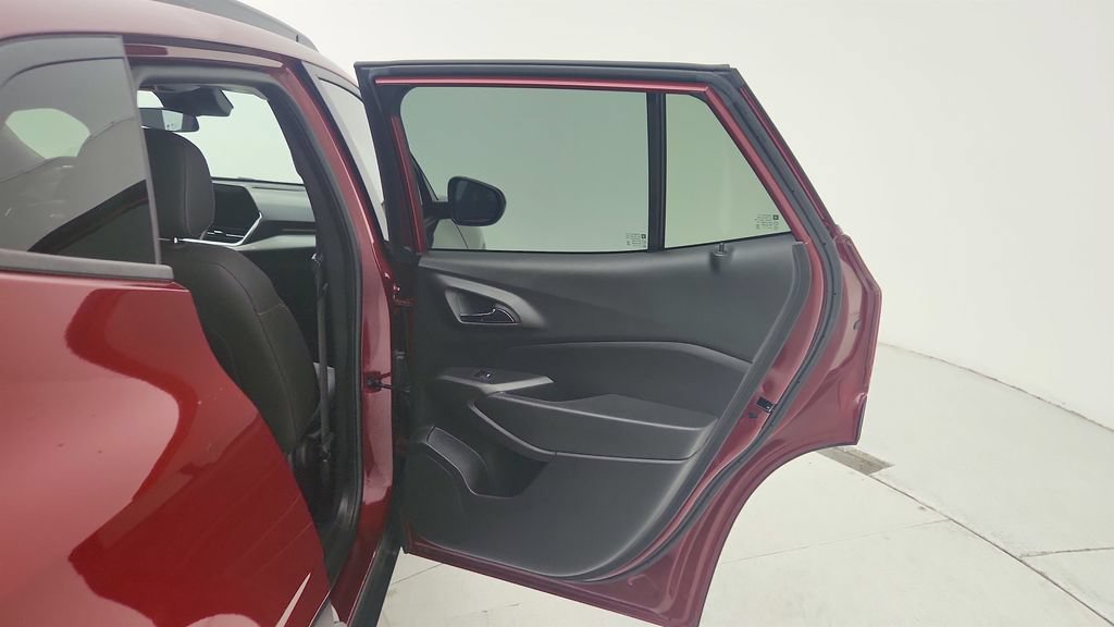 Used 2025 Chevrolet Trax LT w/ Driver Confidence Package FWD image 26