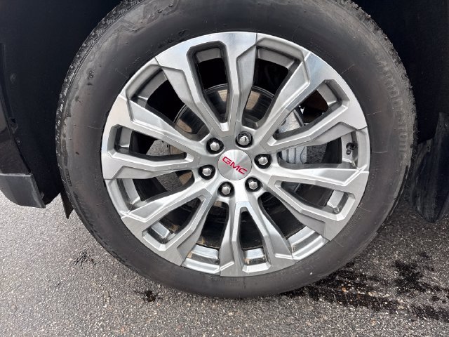 Used 2023 GMC Yukon XL Denali w/ LPO, Floor Liner Package AWD/4WD image 32