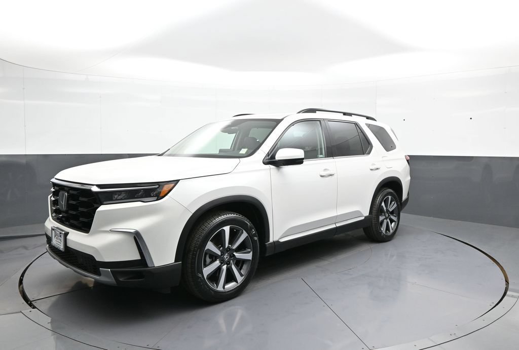 Certified 2024 Honda Pilot Touring image 1