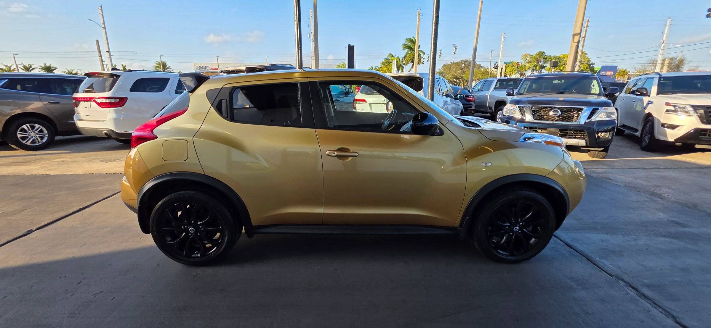 Used 2013 Nissan Juke SV w/ Midnight Edition image 5