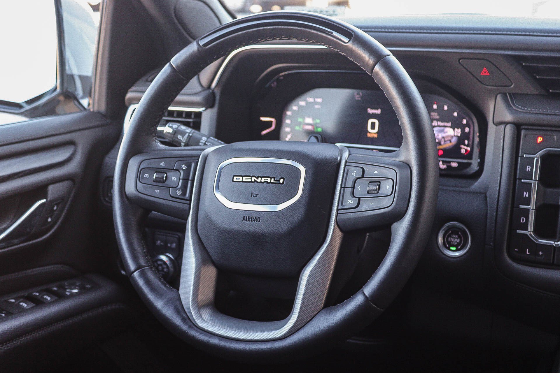 Used 2024 GMC Yukon Denali w/ Advanced Technology Package AWD/4WD image 16
