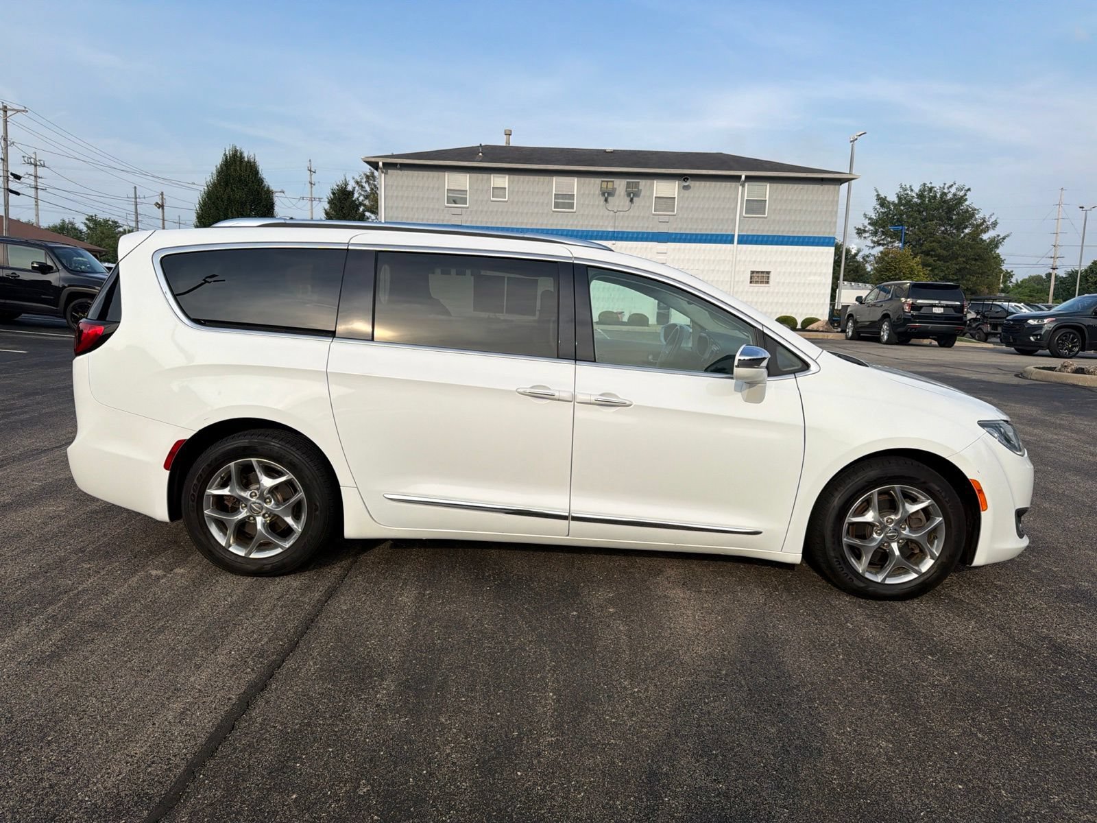 Used 2018 Chrysler Pacifica Limited FWD image 6