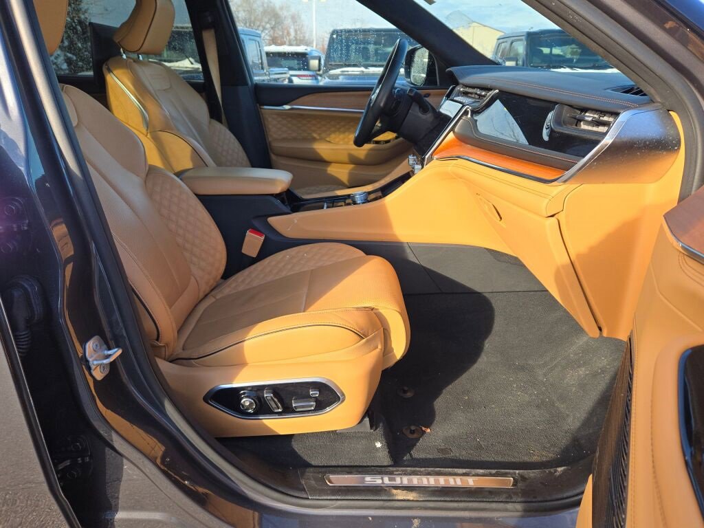 Used 2024 Jeep Grand Cherokee L Summit image 7