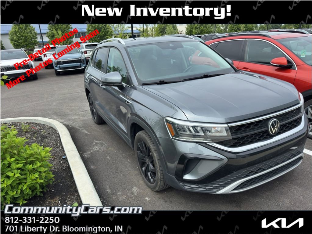 Used 2024 Volkswagen Taos SE w/ Panoramic Sunroof Package