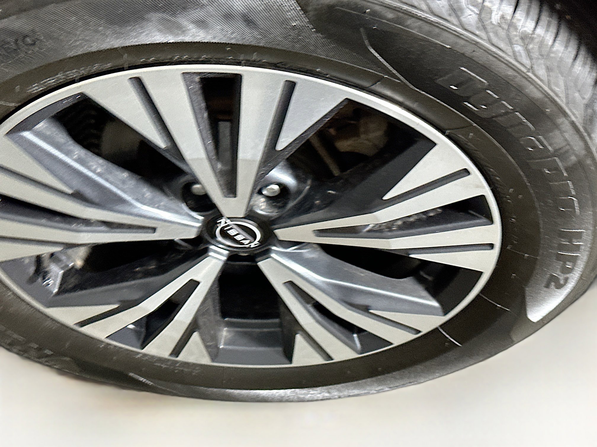 Used 2023 Nissan Rogue SV image 11