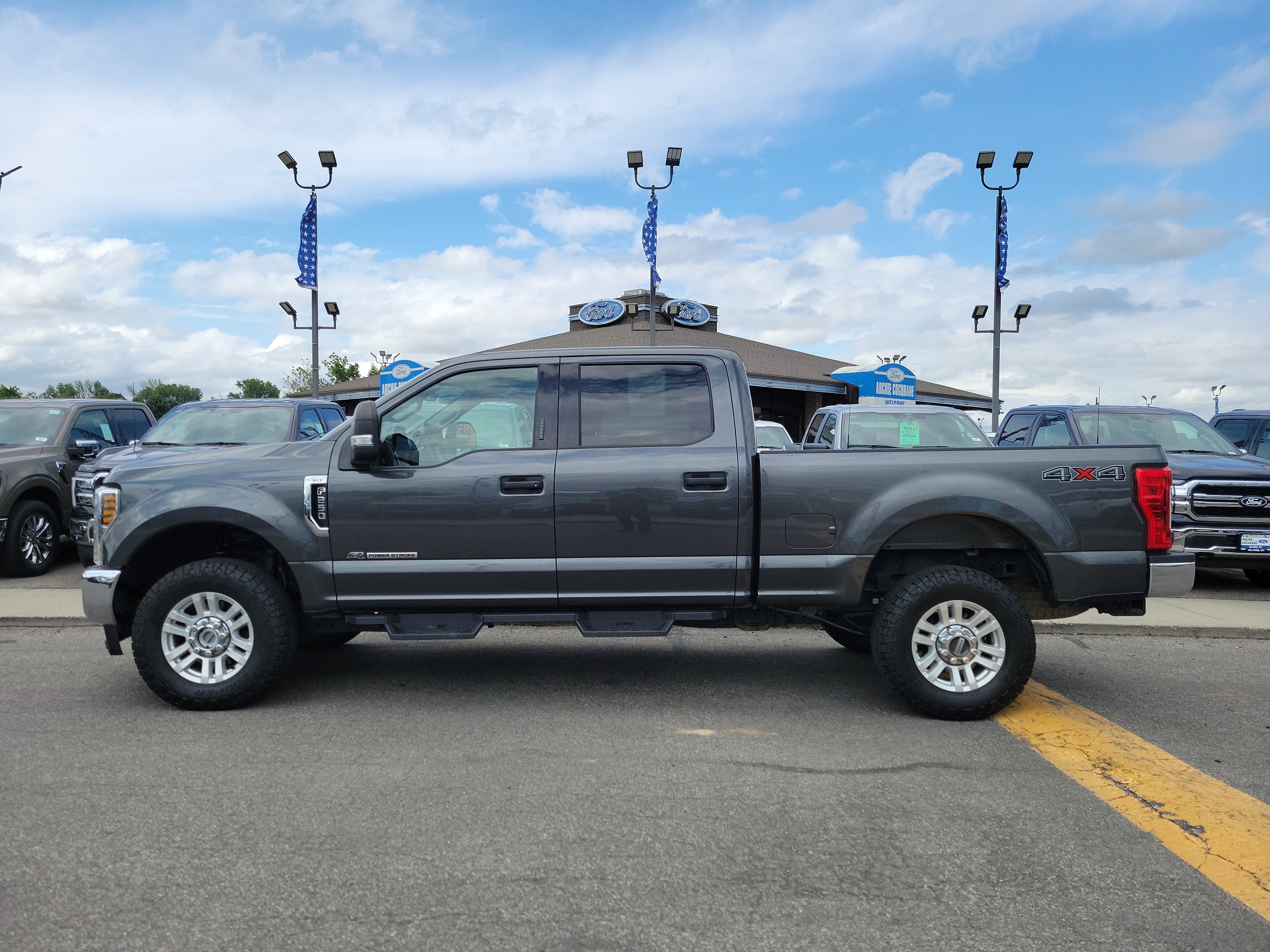 Certified 2019 Ford F250 XLT AWD/4WD image 2