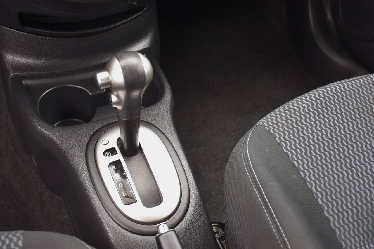 Used 2015 Nissan Versa Note SV FWD image 16
