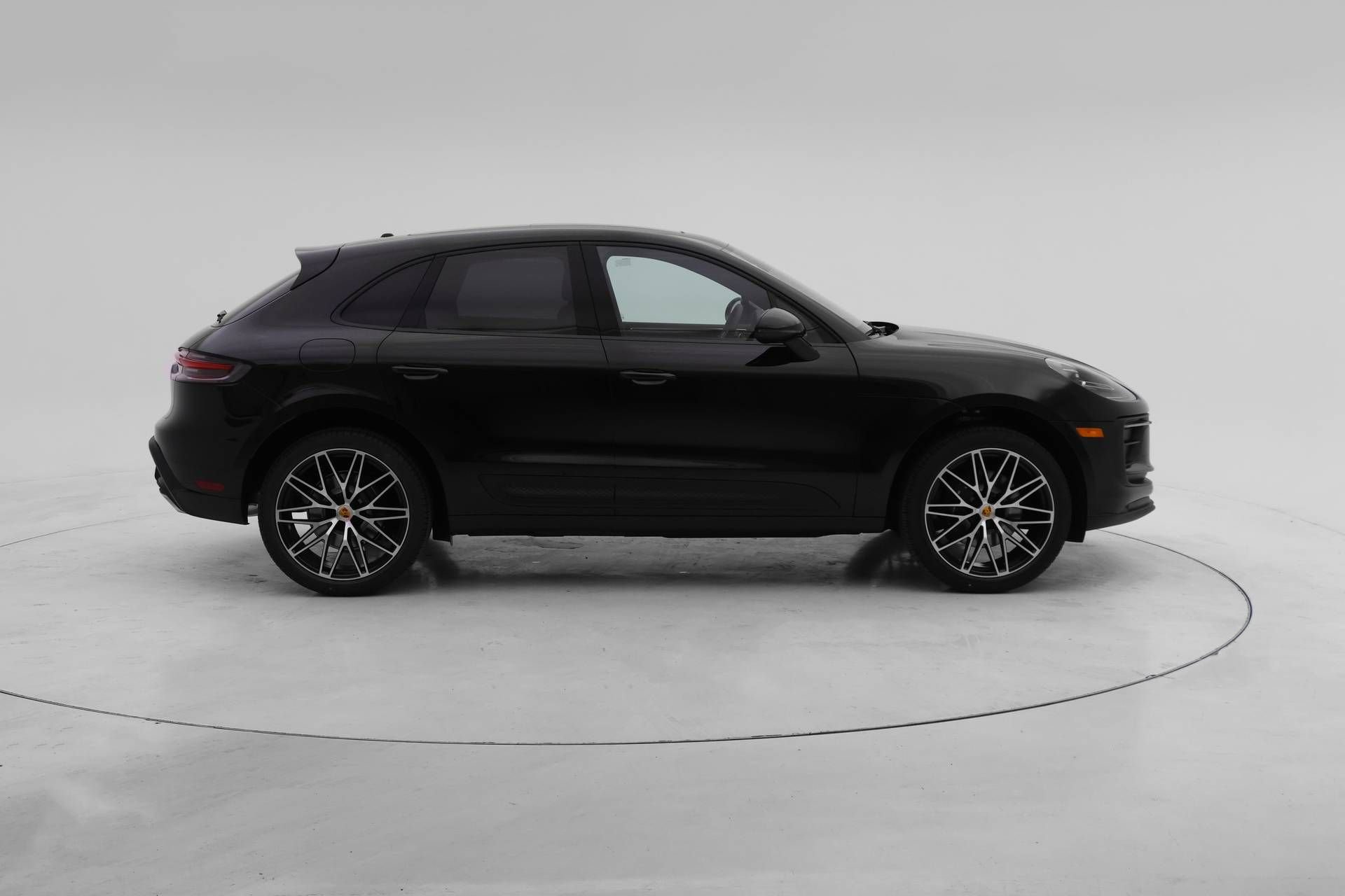 Used 2025 Porsche Macan AWD/4WD image 10