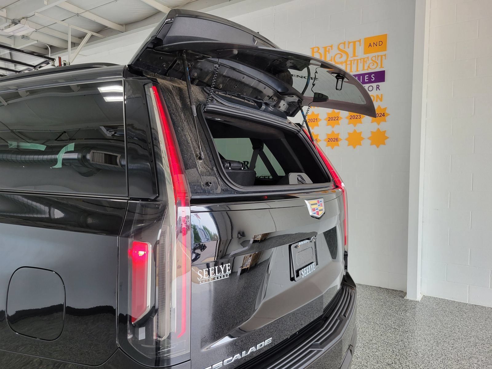 Used 2023 Cadillac Escalade V AWD/4WD image 38