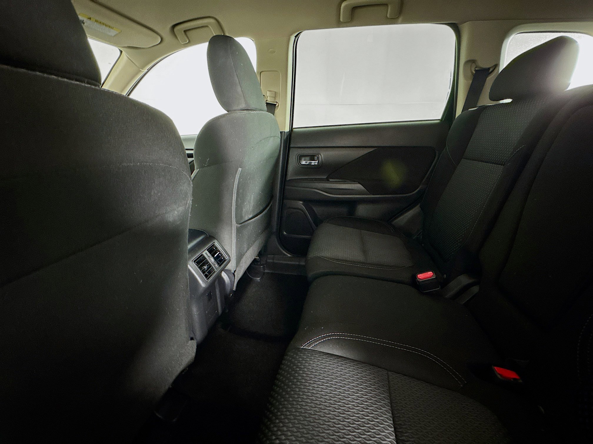 Used 2020 Mitsubishi Outlander ES image 23